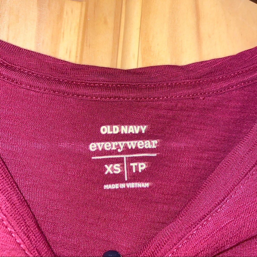 🍍 Old Navy Women’s Tee